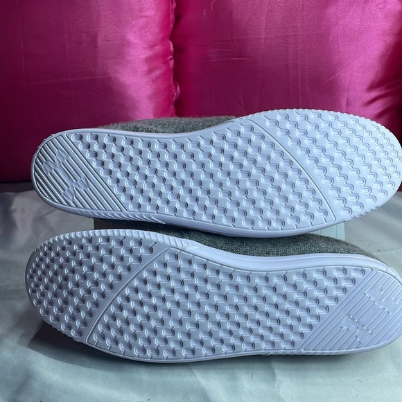 (A) Under Armour Men's Street Comfort Sneakers
Encounter Wool 101 Grey
Size 12 - Picture 8 of 11